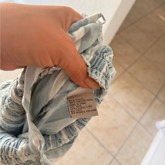 NWT Tractr Smocked Wide Leg Jumpsuit Lyocell Striped Blue/White- Size 14/32 - Picture 6 of 6